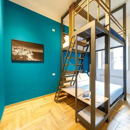 Station & Apartment Naples