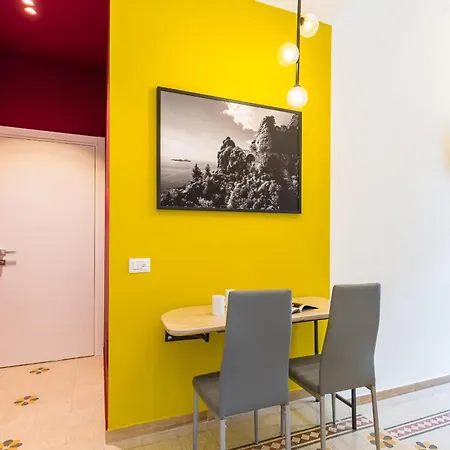 Station & Apartment Naples